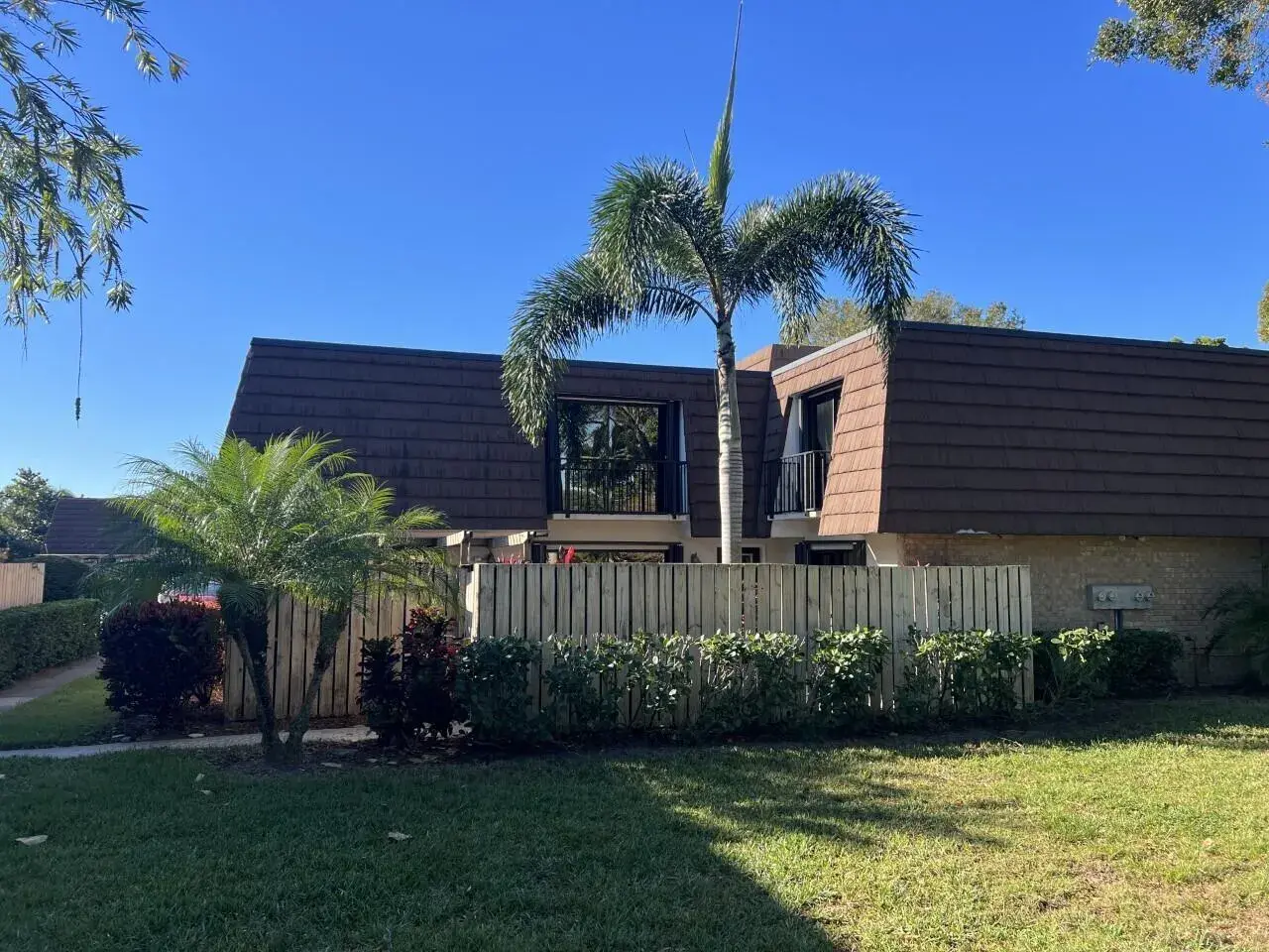 2 bedroom 2 bath Residential for sale at 2004 20th Lane, Palm Beach Gardens FL 33418