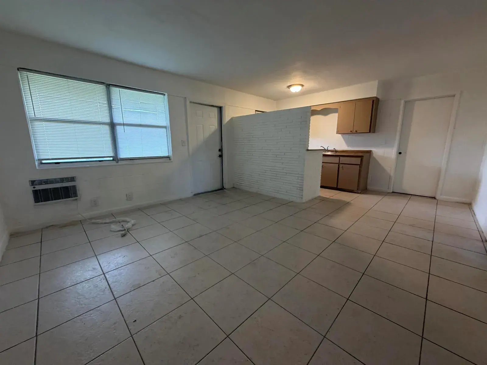 3 bedroom 1 bath Residential Lease for rent at 711 NW 4TH Avenue # 2, Fort Lauderdale FL 33311