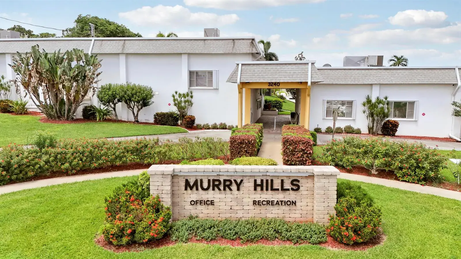 1 bedroom 1 bath Residential for sale at 3040 LAKE OSBORNE Drive # 109, FL 33461