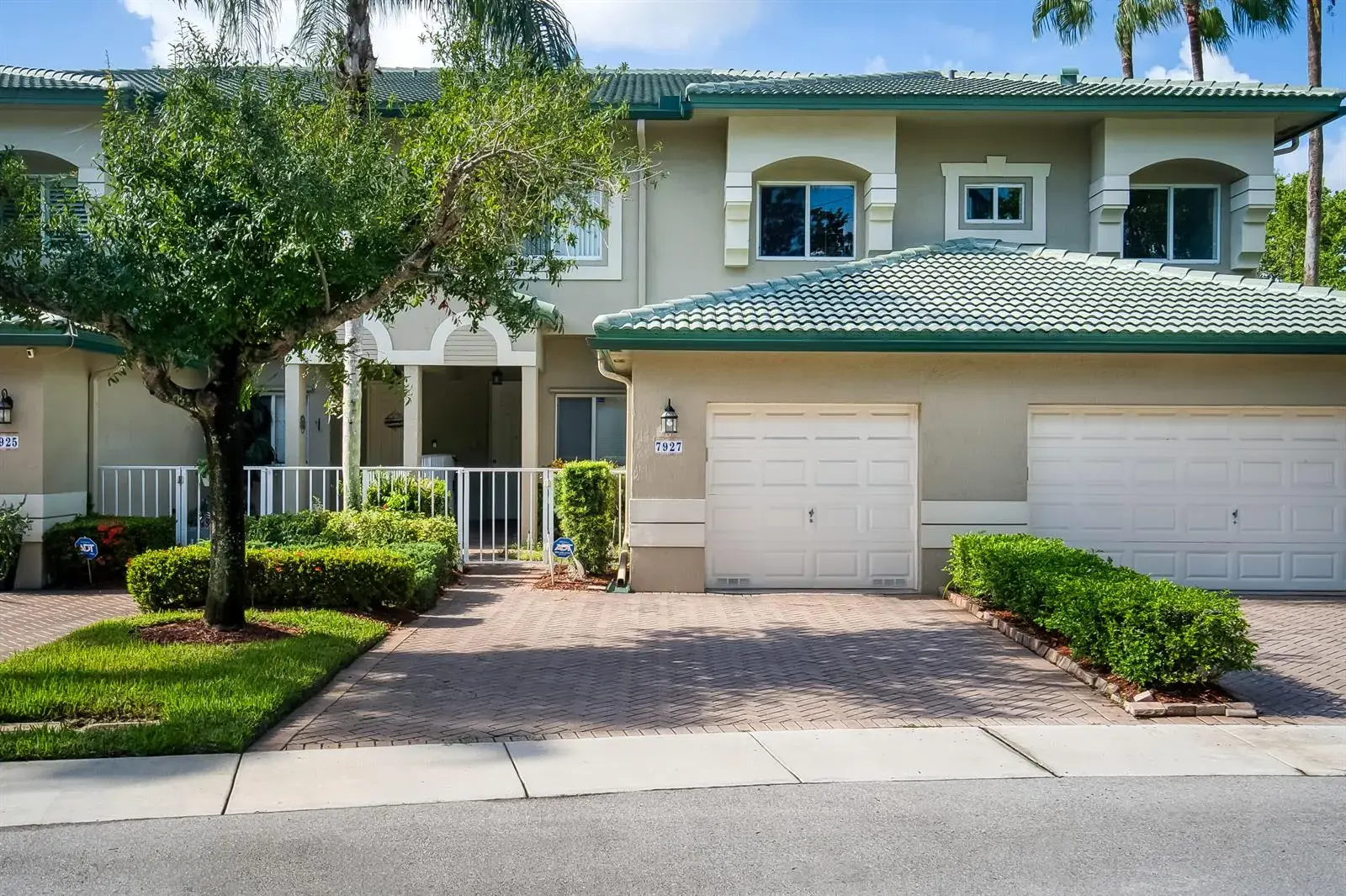 2 bedroom 2 bath Residential for sale at 7927 Exeter Boulevard E, Tamarac FL 33321