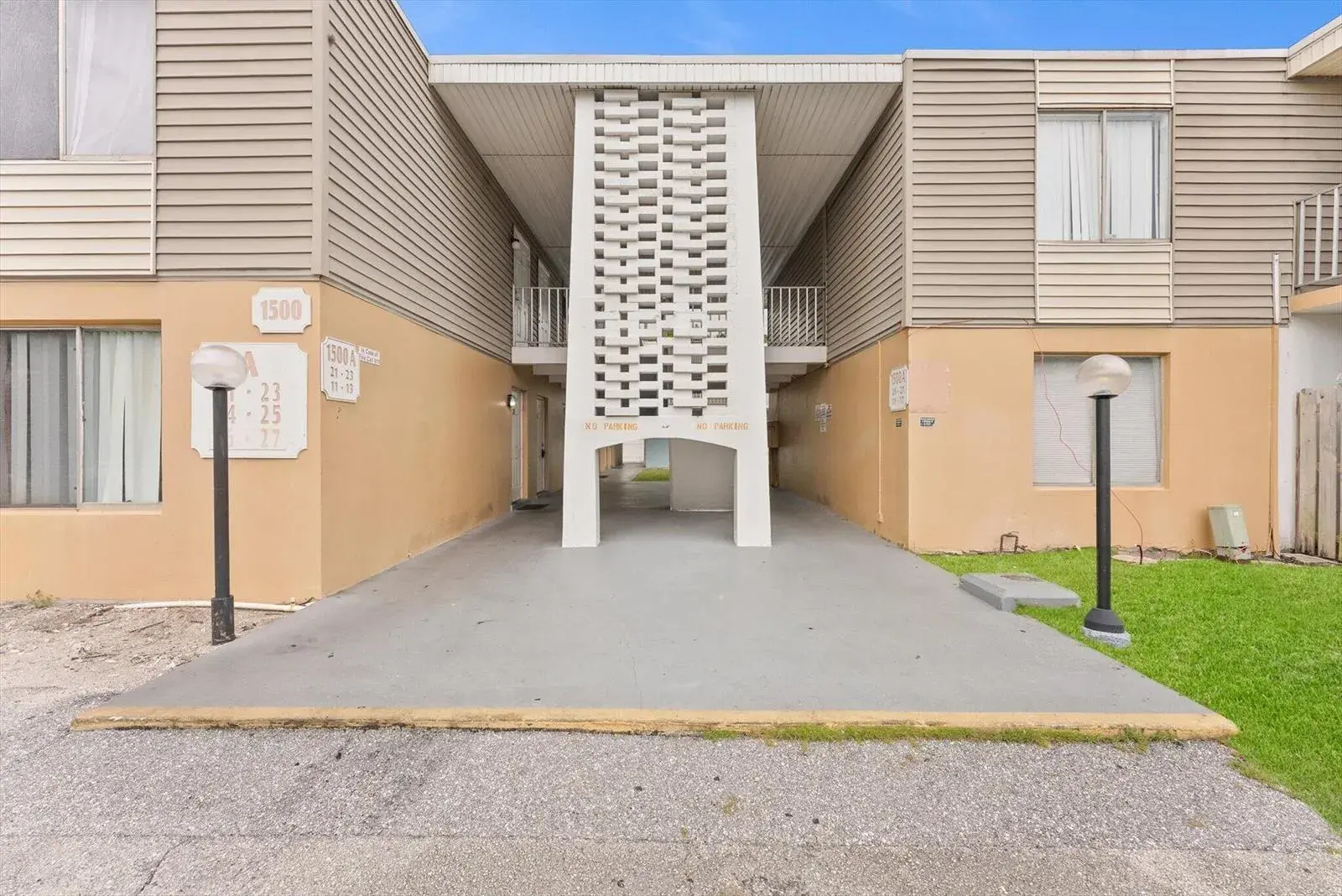 2 bedroom 1 bath Residential for sale at 1500 CRESCENT Circle # A14, Lake Park FL 33403