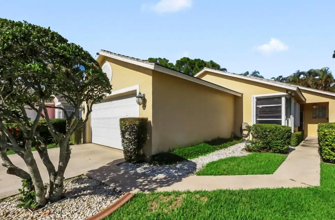 3 bedroom 2 bath Residential for sale at 172 HARBOR LAKE Circle, FL 33413