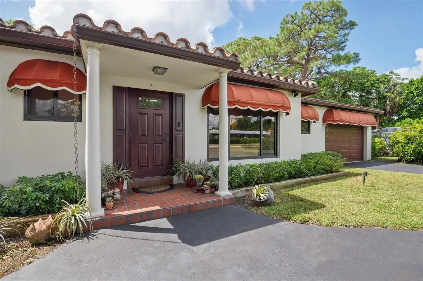 4 bedroom 4 bath Residential for sale at 4120 SW 1ST Court, Plantation FL 33317