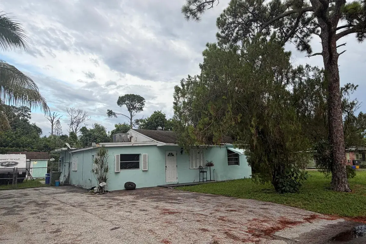 3082 Reo Lane, Palm Springs FL 33461