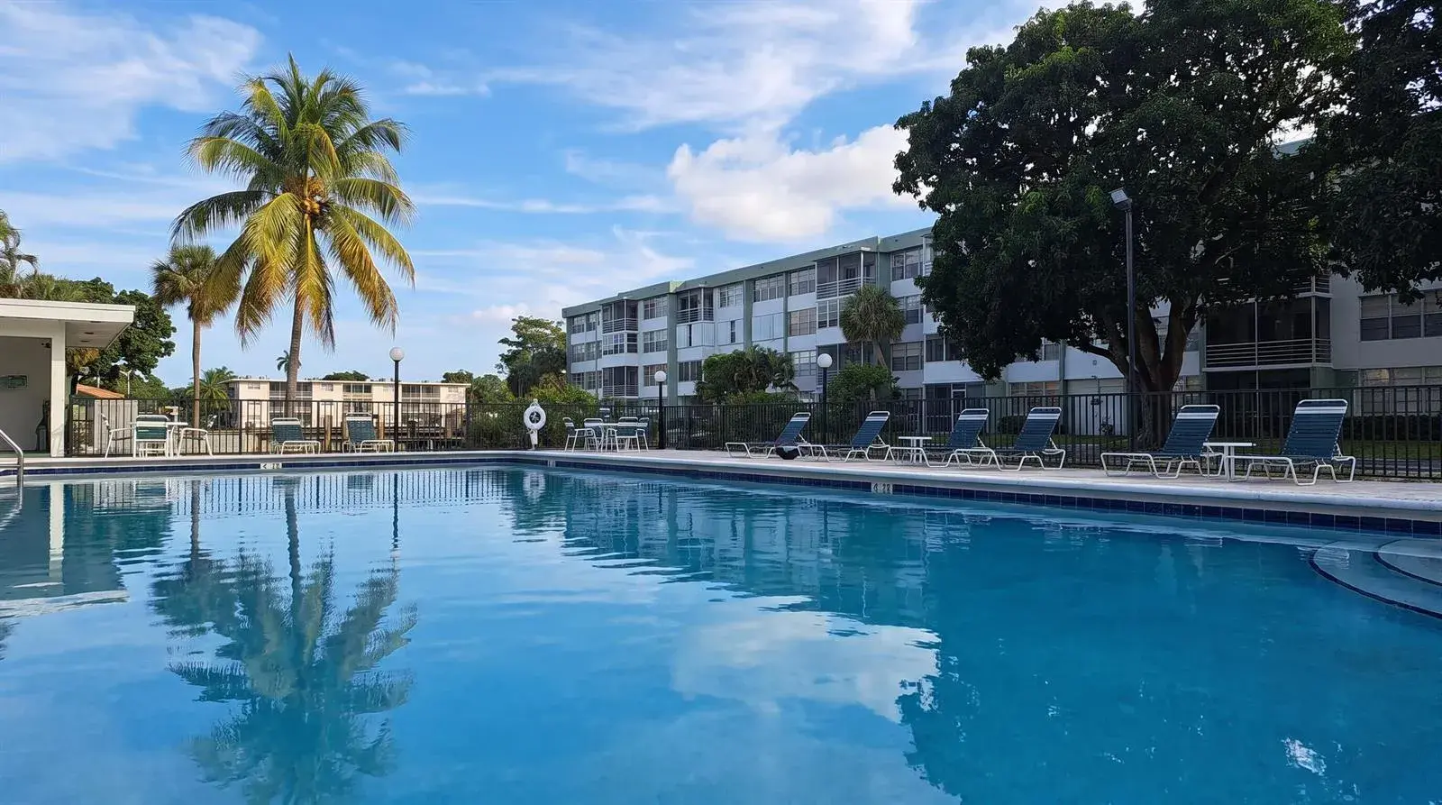 1 bedroom 1 bath Residential for sale at 2771 Taft Street # 302, Hollywood FL 33020