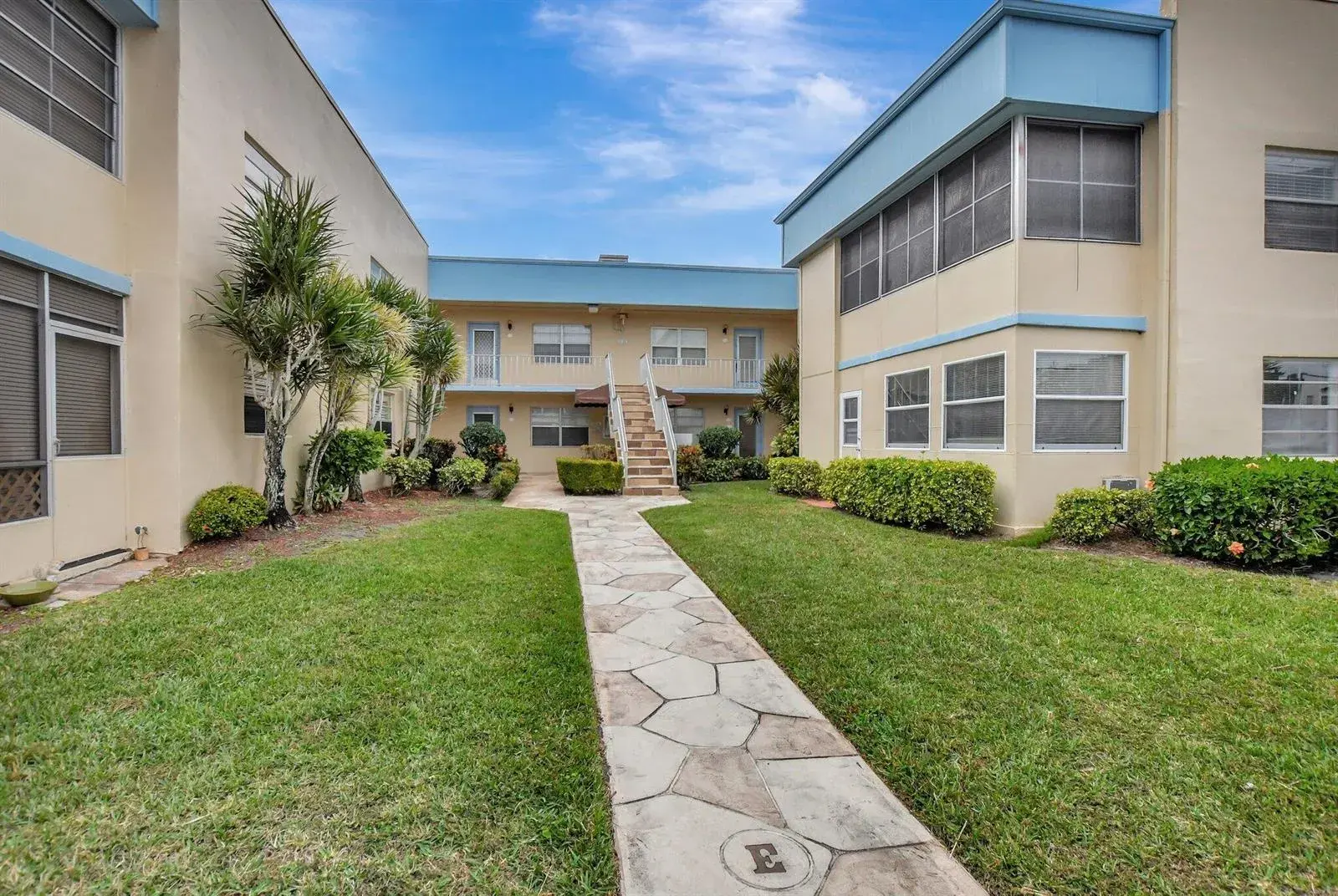 2 bedroom 2 bath Residential for sale at 204 Burgundy E, Delray Beach FL 33484