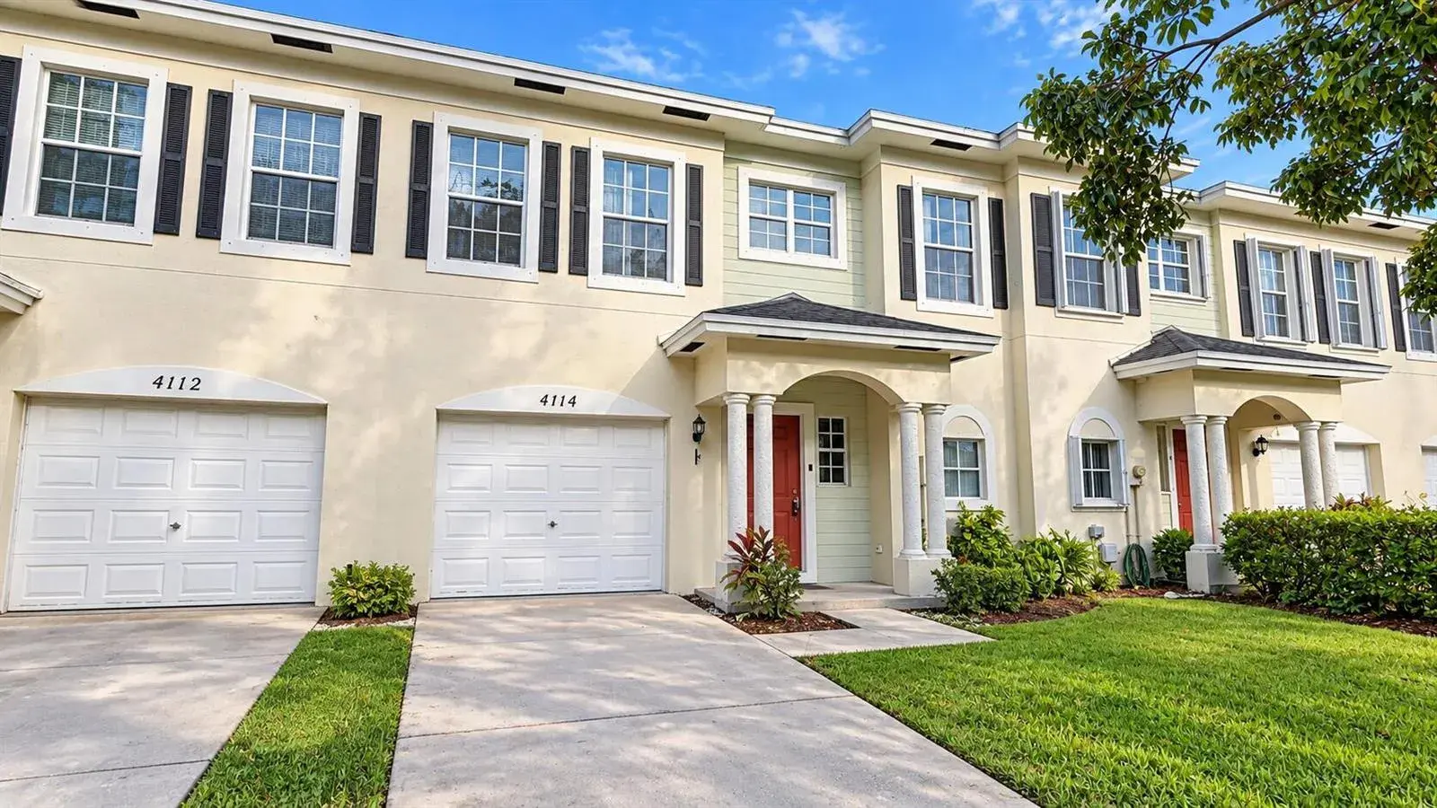 2 bedroom 2 bath Residential for sale at 4114 EMERALD Vista, Lake Worth FL 33461