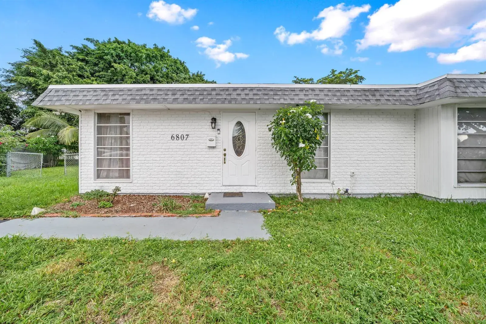 3 bedroom 2 bath Residential for sale at 6807 NW 80TH Court, Tamarac FL 33321
