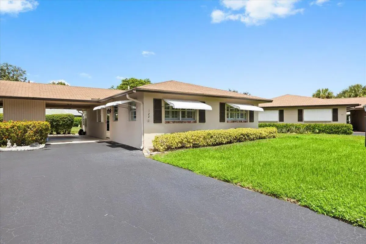 2 bedroom 2 bath Residential for sale at 122 Mockingbird Lane, Delray Beach FL 33445