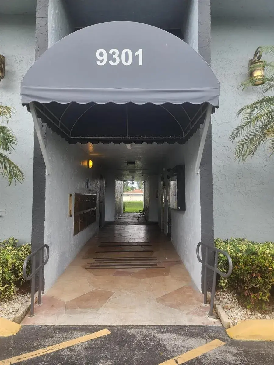 1 bedroom 1 bath Residential for sale at 9301 LIME BAY Boulevard # 306, Tamarac FL 33321