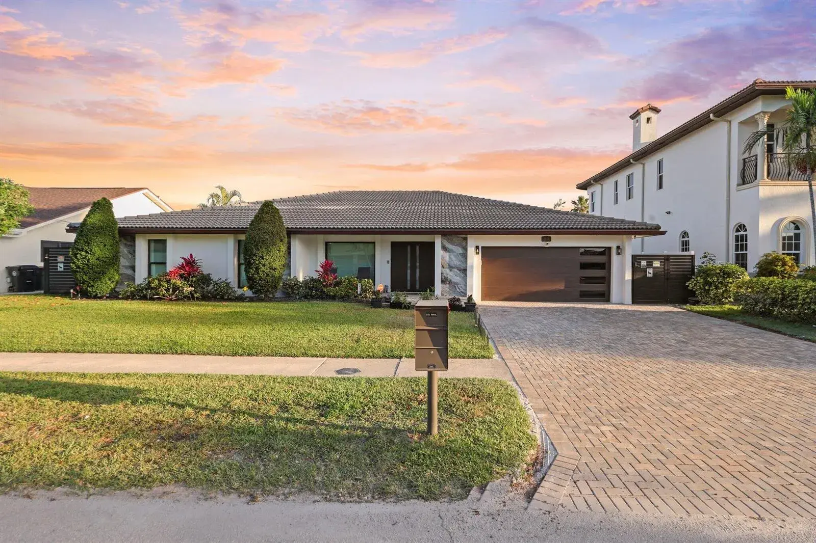 4 bedroom 3 bath Residential for sale at 2820 NE 47th Street, Lighthouse Point FL 33064