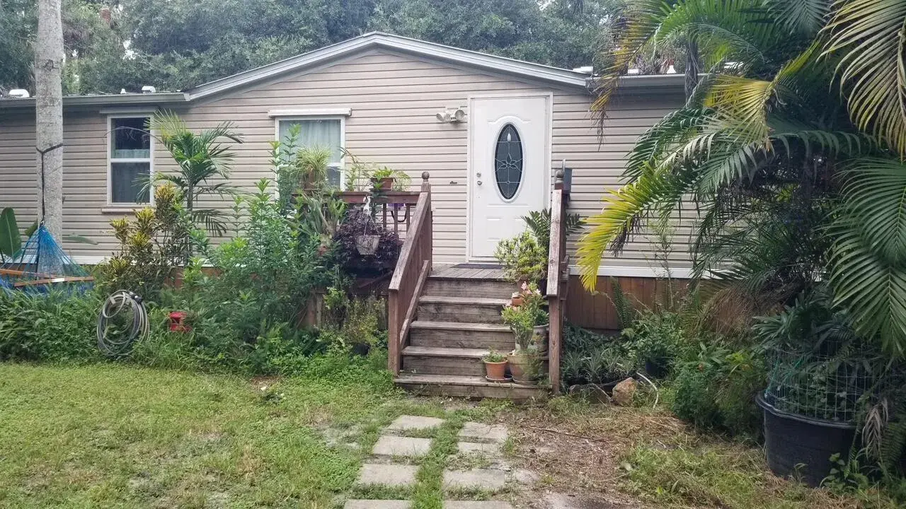 3 bedroom 2 bath Residential for sale at 6964 E CENTER Street, Okeechobee FL 34974