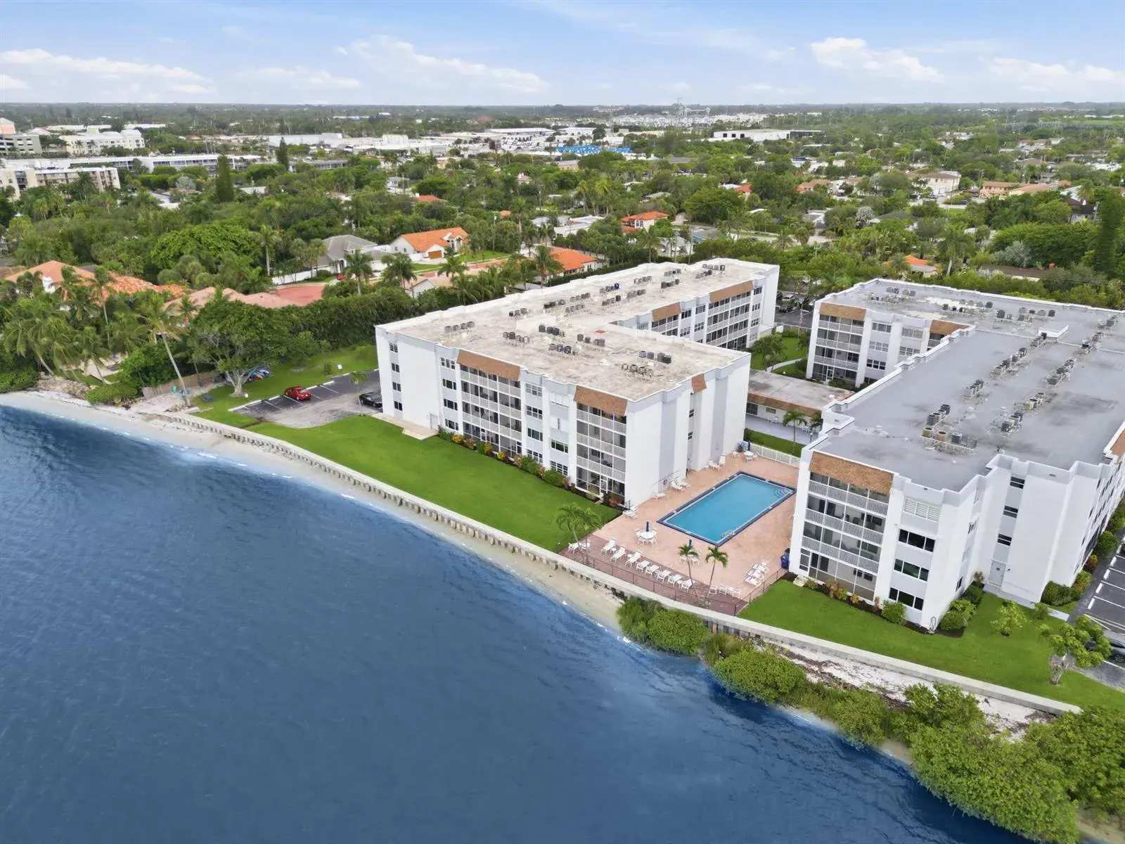 1 bedroom 1 bath Residential for sale at 1516 S Lakeside Drive # 408, FL 33460