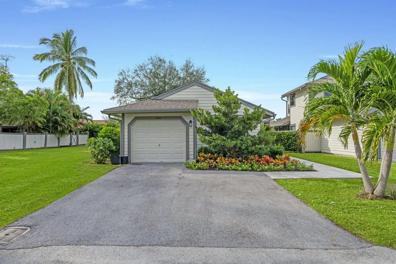 2 bedroom 2 bath Residential for sale at 2474 Bedford Mews Drive, Wellington FL 33414