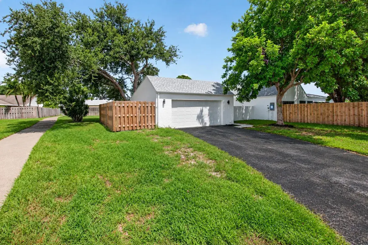 905 NW 21ST Way, Delray Beach FL 33445