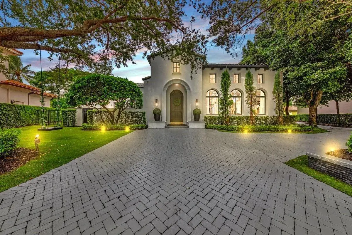 5 bedroom 5 bath Residential for sale at 550 CARROTWOOD Terrace, Plantation FL 33324