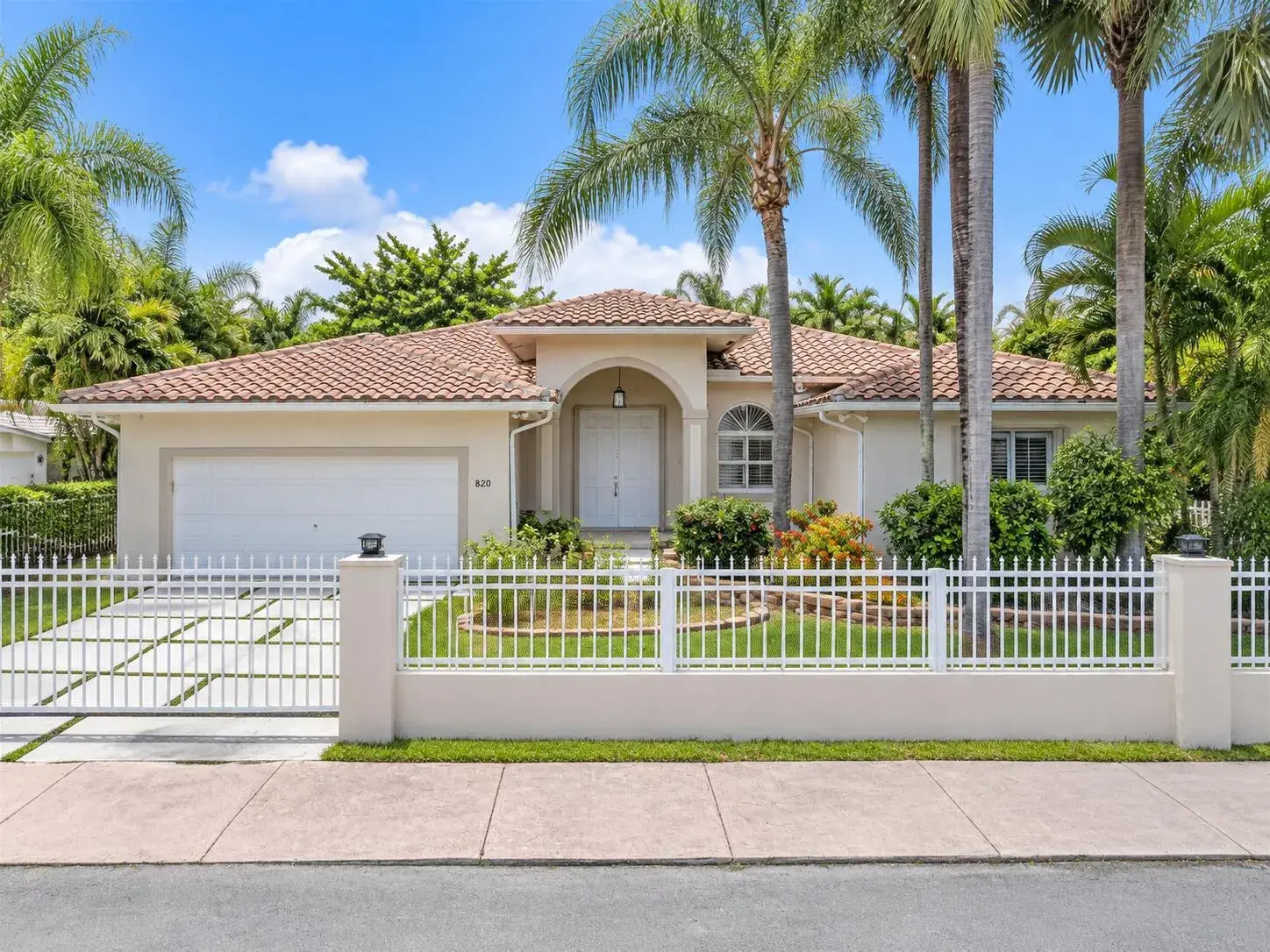 3 bedroom 3 bath Residential for sale at 820 TANGIER Street, Coral Gables FL 33134