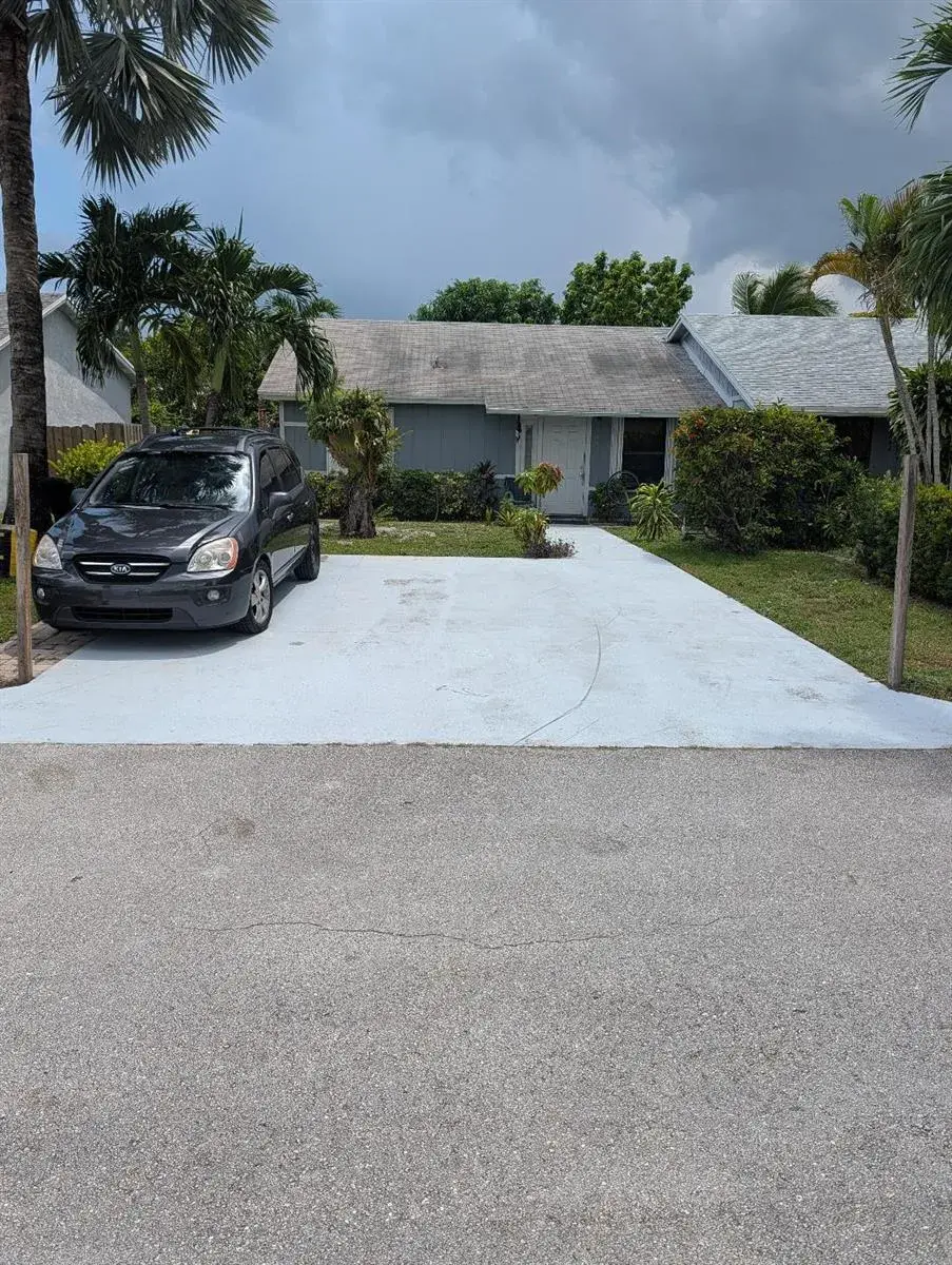 2 bedroom 2 bath Residential for sale at 3848 Parkside Circle, Palm Springs FL 33461