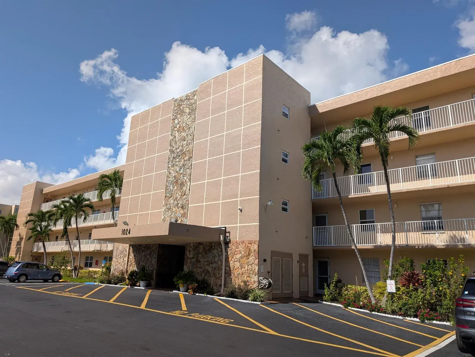 2 bedroom 2 bath Residential for sale at 1024 SE 5TH Avenue # 308, Dania Beach FL 33004