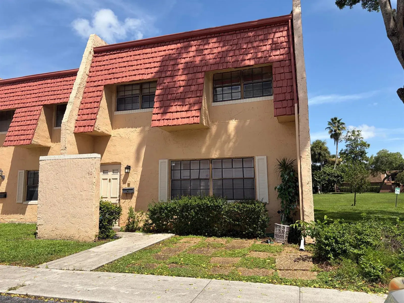 3 bedroom 2 bath Residential for sale at 40 SPINNING WHEEL Lane, Tamarac FL 33319