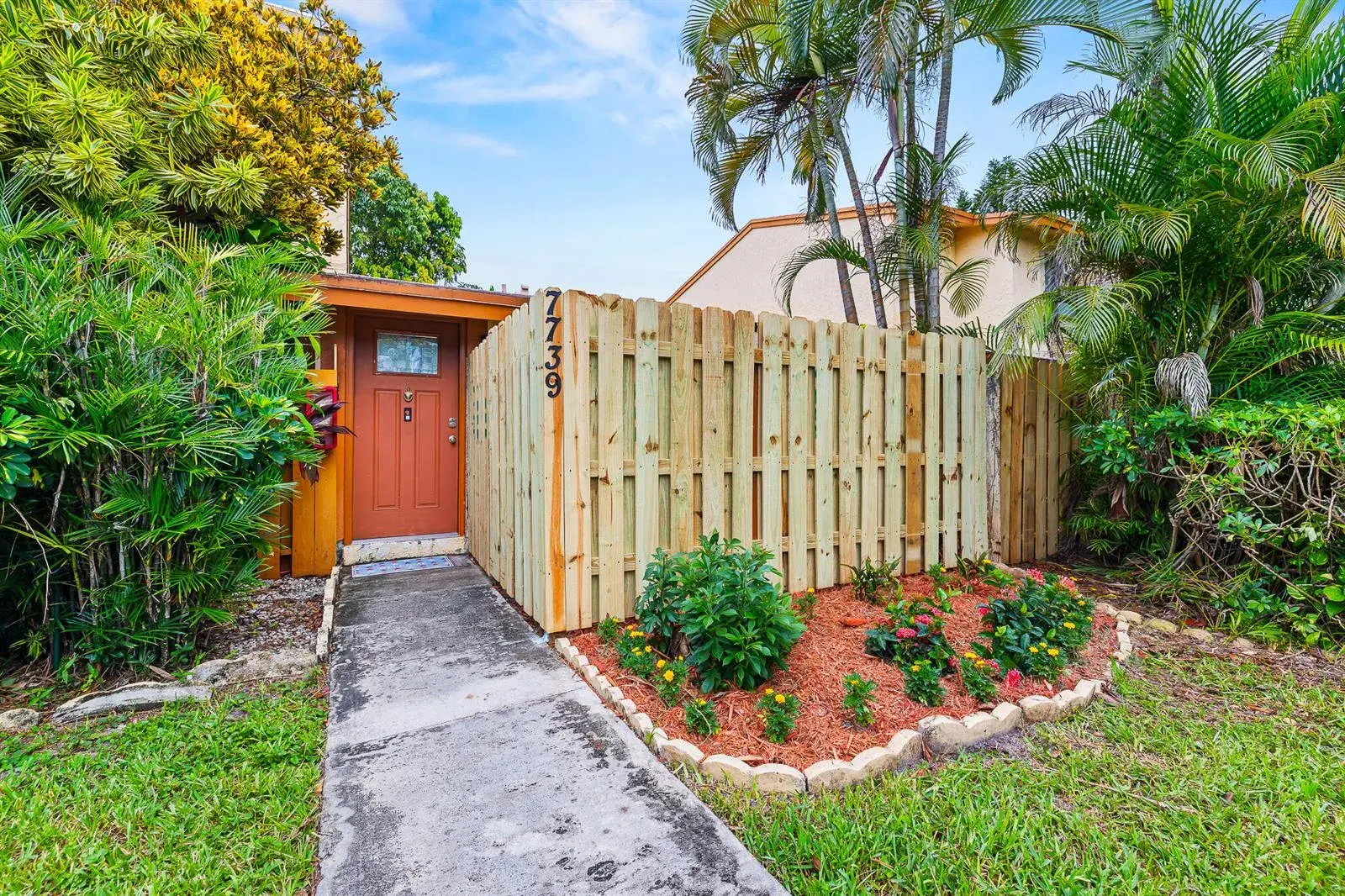 1 bedroom 1 bath Residential for sale at 7739 Balboa Street # 7739, Sunrise FL 33351