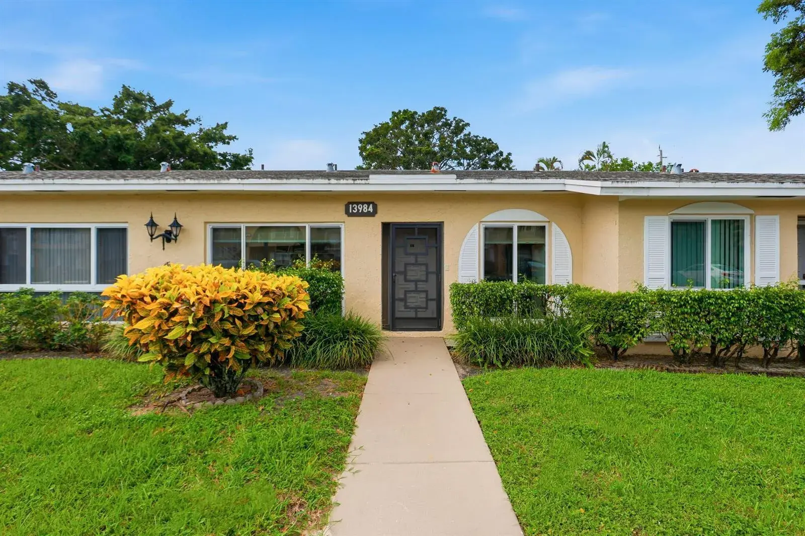2 bedroom 2 bath Residential for sale at 13984 VIA FLORA # C, Delray Beach FL 33484