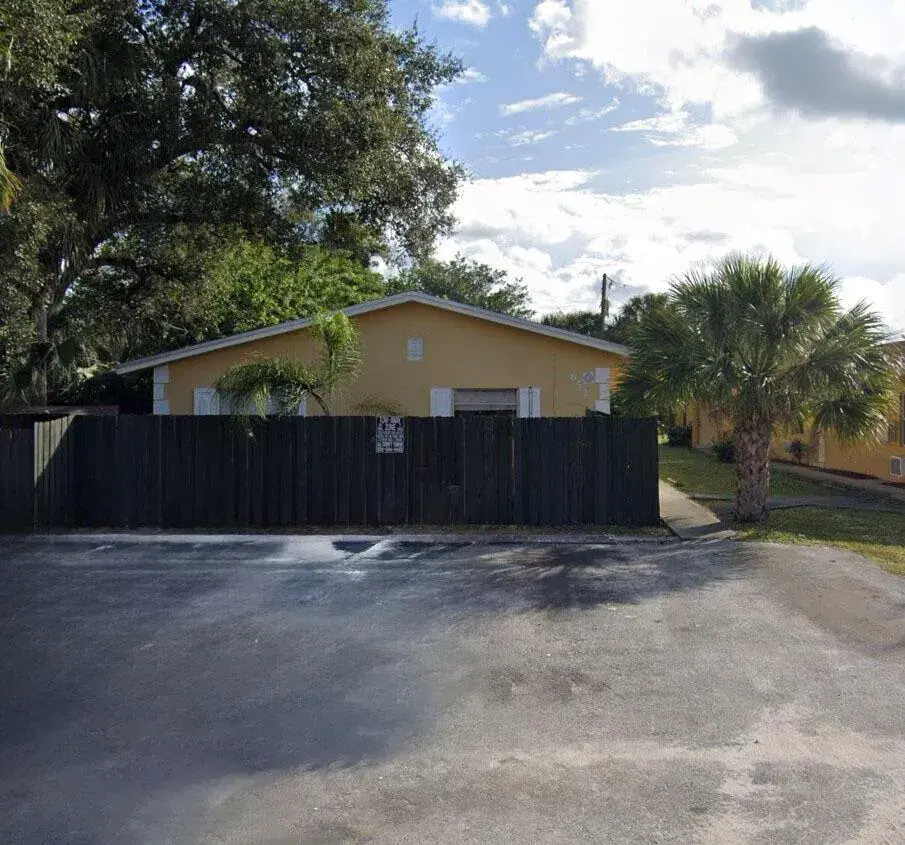 2 bedroom 1 bath Residential Lease for rent at 652 SW 16TH Avenue # 3, Fort Lauderdale FL 33312