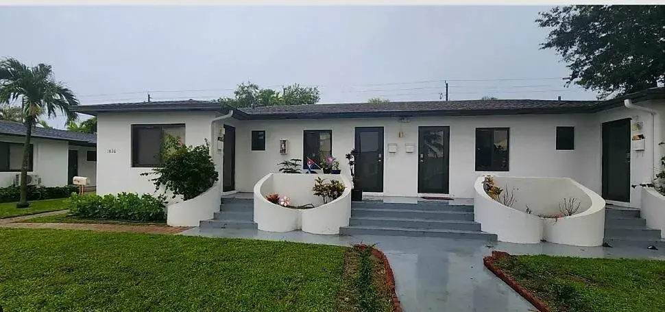 1 bedroom 1 bath Residential Lease for rent at 1836 LINCOLN Street # 1, Hollywood FL 33020