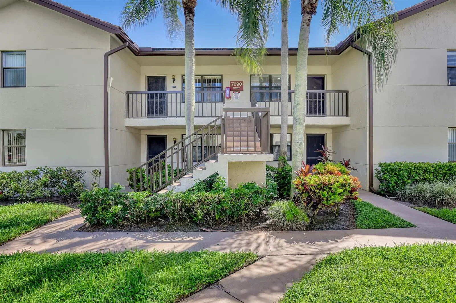 2 bedroom 2 bath Residential for sale at 7690 Tahiti Lane # 202, Lake Worth FL 33467