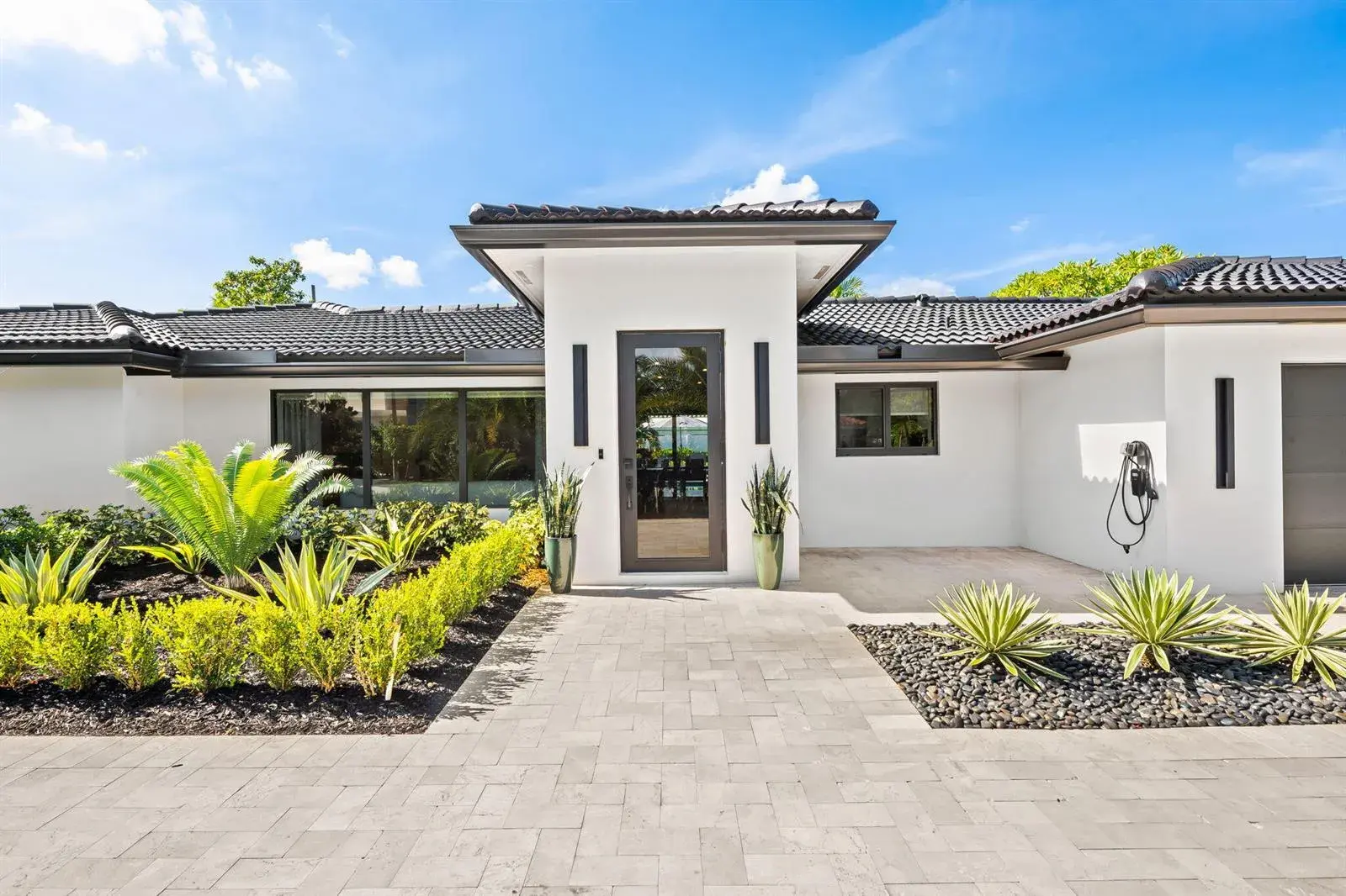 3 bedroom 3 bath Residential for sale at 2648 NE 34TH Street, Fort Lauderdale FL 33306