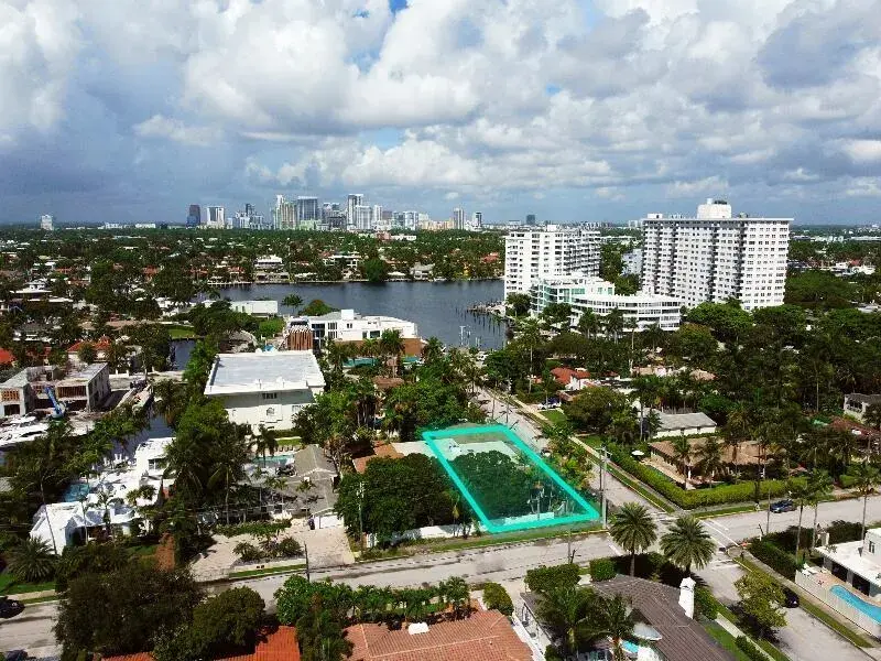 401 Poinciana Drive, FL 33301