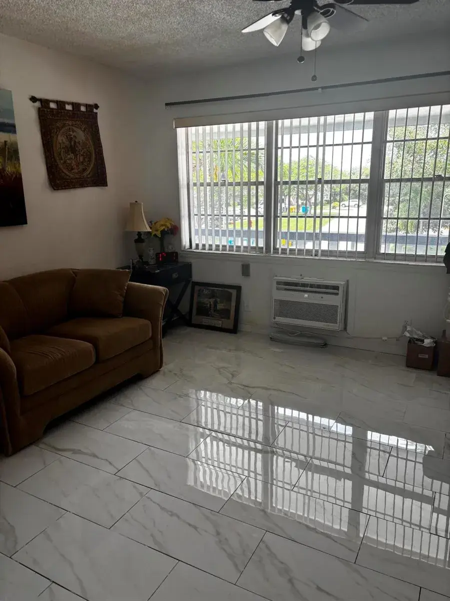 1 bedroom 1 bath Residential for sale at 237 NORTHAMPTON L, West Palm Beach FL 33417