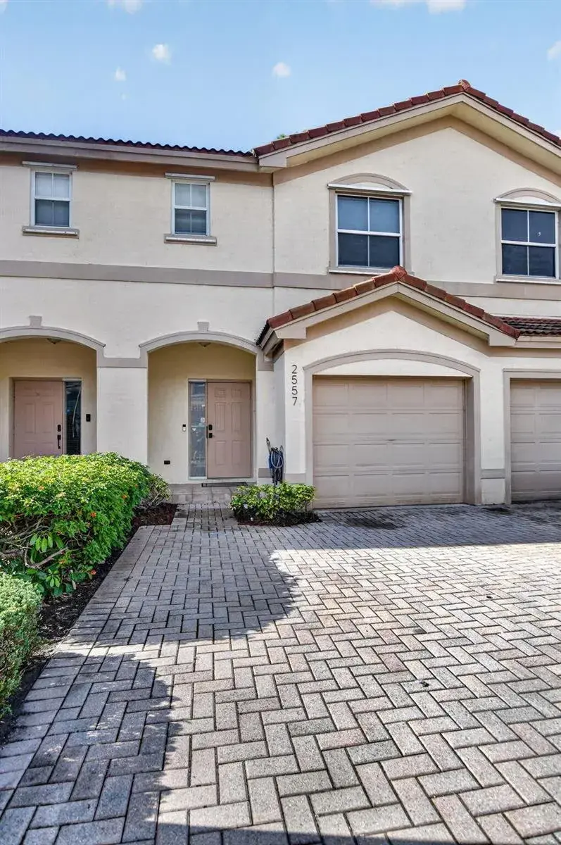 2557 Riverside Drive, Coral Springs FL 33065