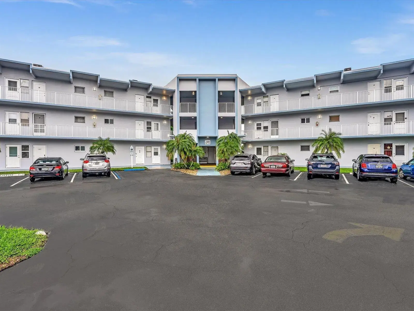 2 bedroom 2 bath Residential for sale at 2309 Park Lane # 316, Hollywood FL 33021