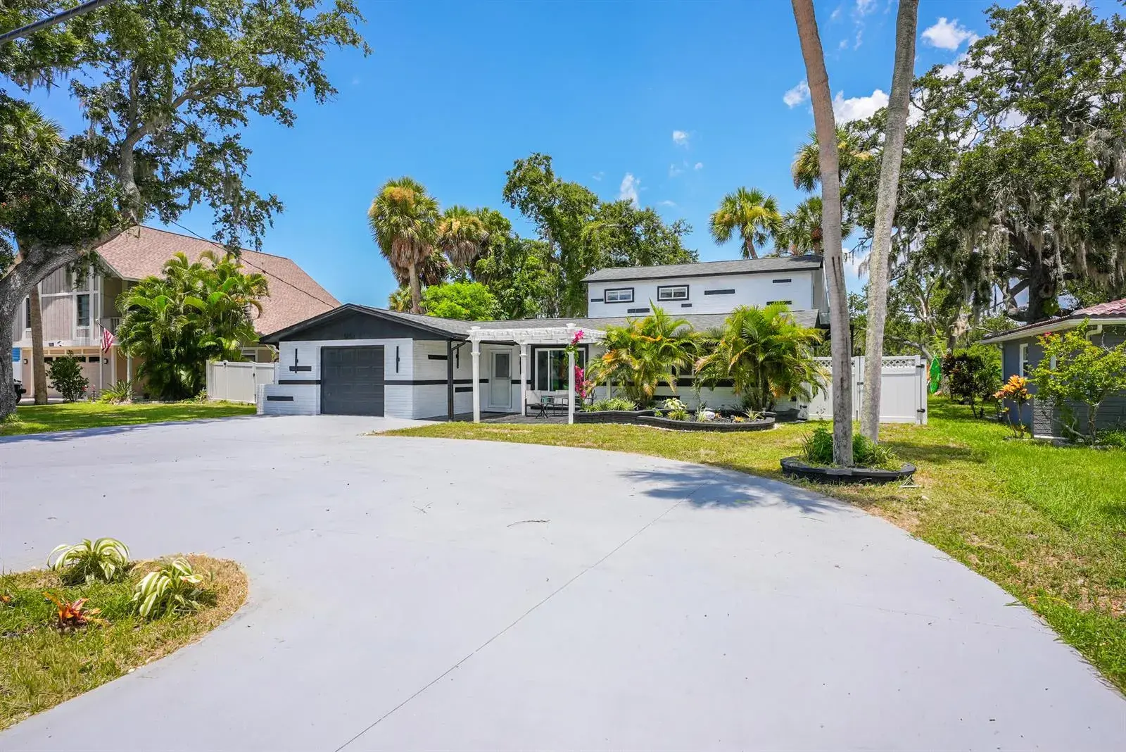 5153 BAY Boulevard, FL 34668