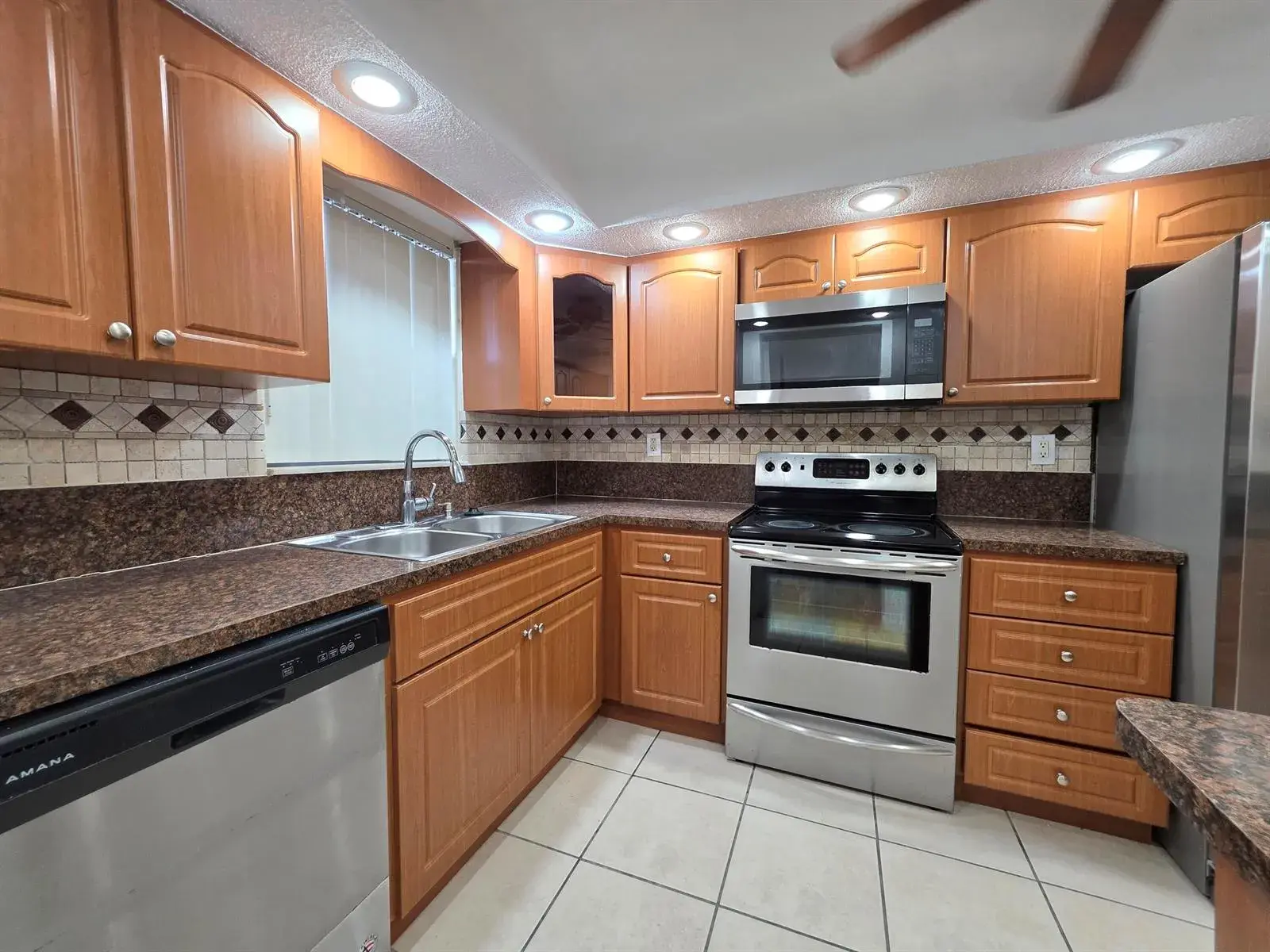 2 bedroom 2 bath Residential for sale at 5860 NW 44TH Street # 502, Lauderhill FL 33319