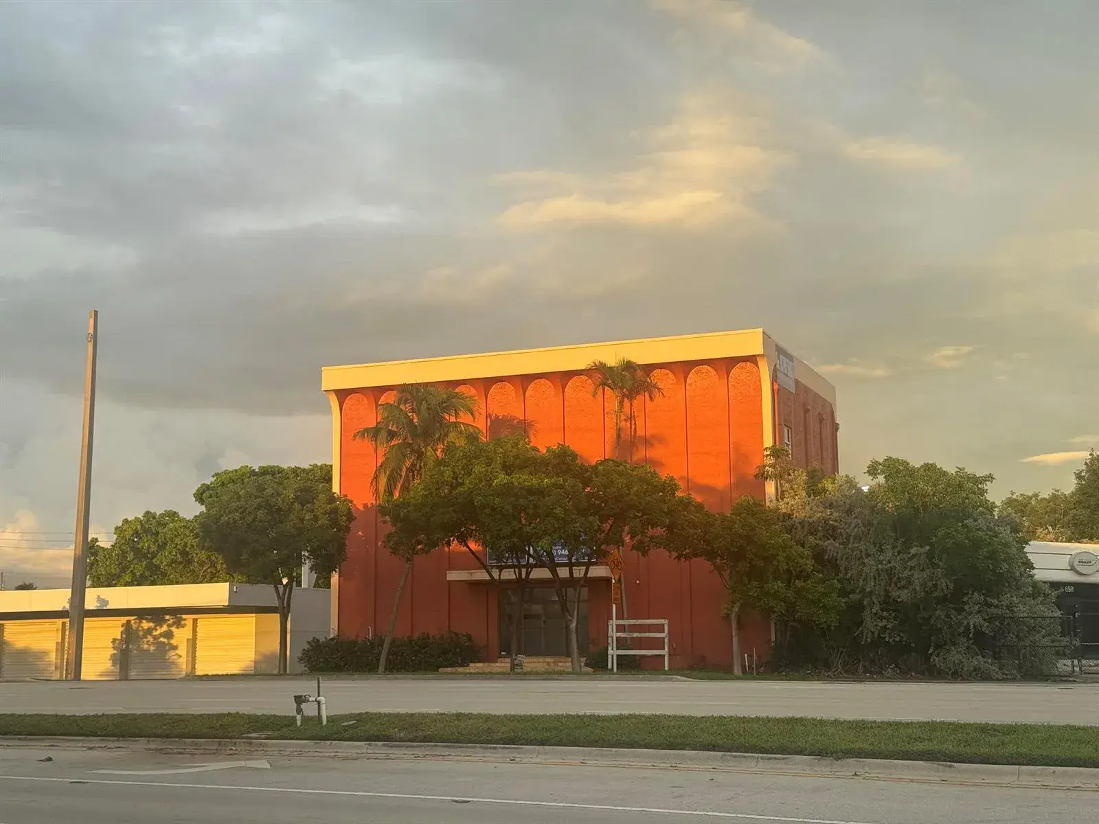 Commercial Sale for sale at 660 S Federal Highway, Pompano Beach FL 33062
