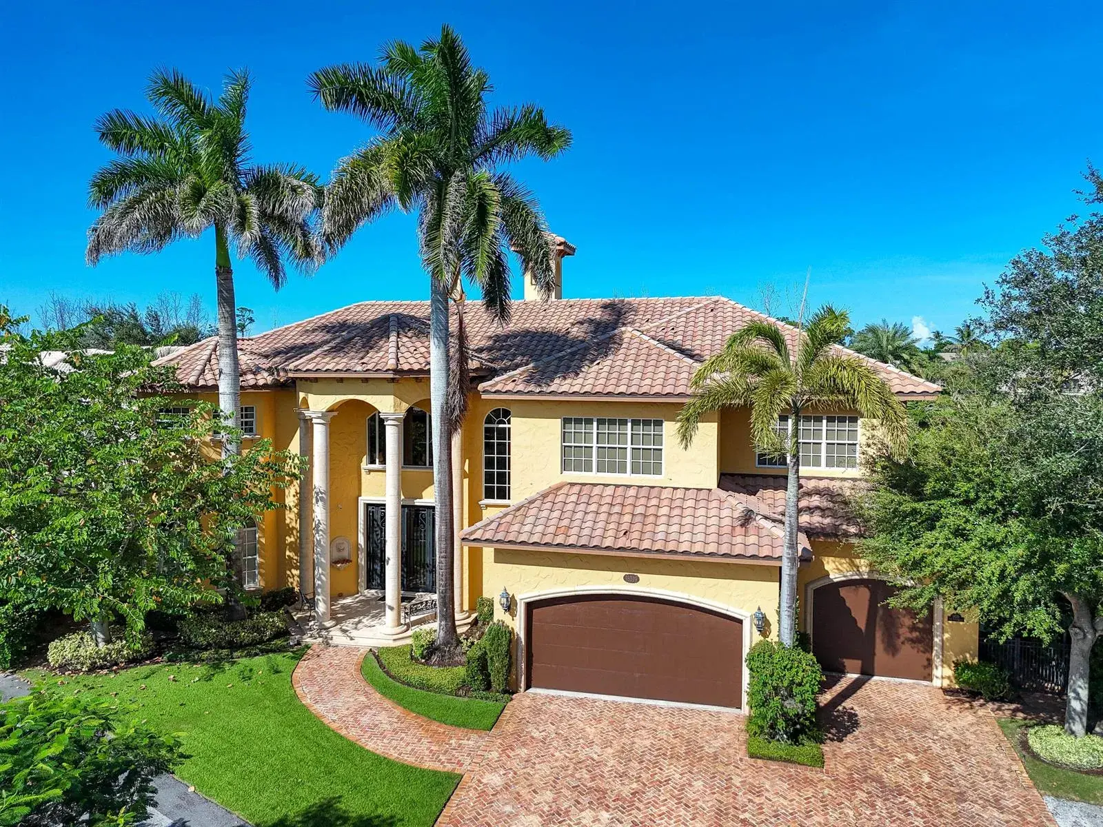 5 bedroom 4 bath Residential for sale at 18519 SE Palm Island Lane, Jupiter FL 33458
