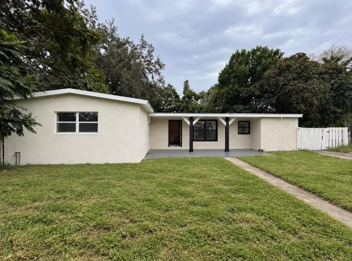 3 bedroom 1 bath Residential for sale at 180 SE Serenata Court, Port St. Lucie FL 34983