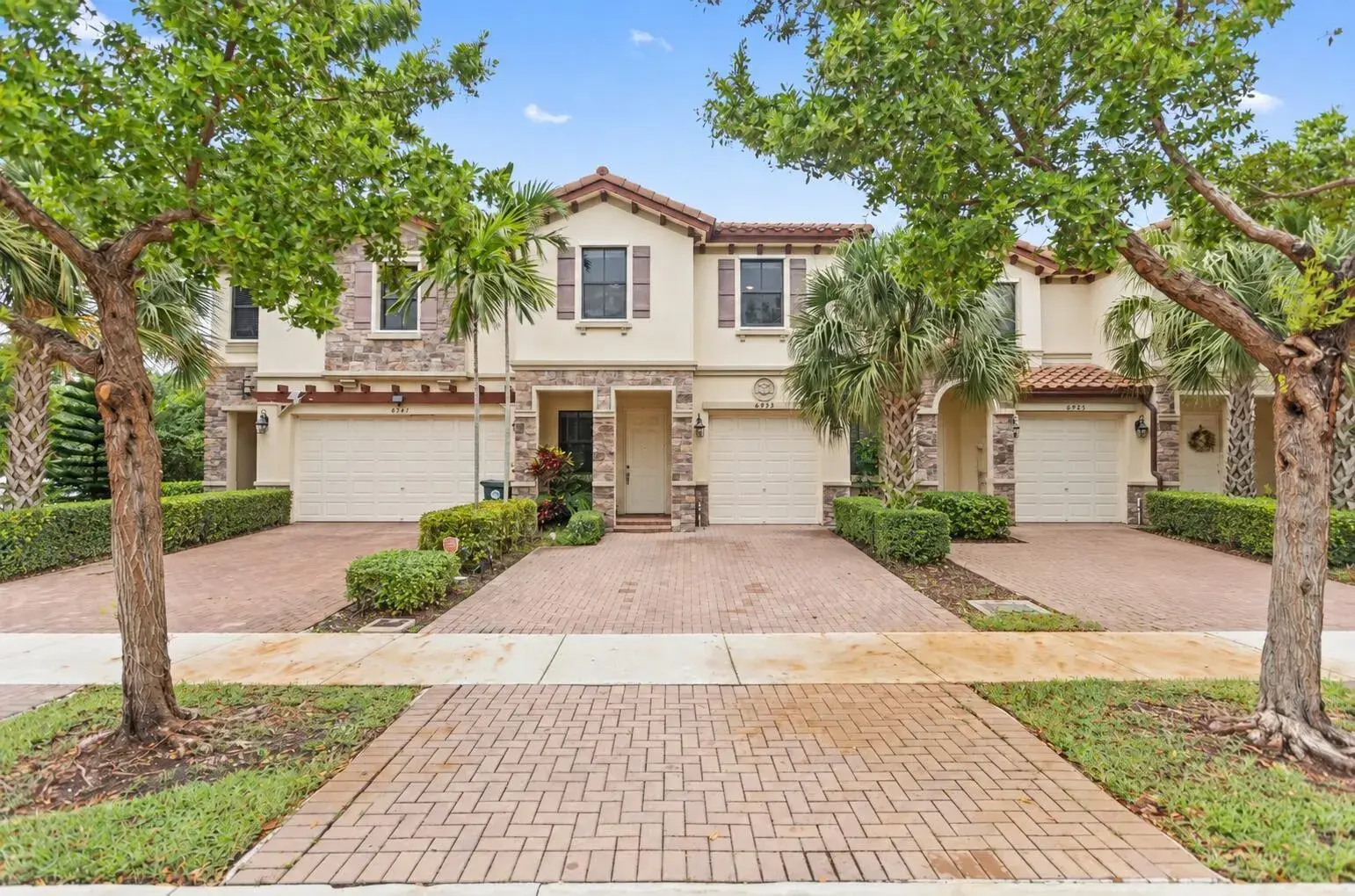 3 bedroom 3 bath Residential for sale at 6943 Broadland Way, Coconut Creek FL 33073