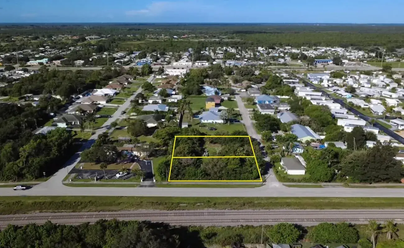8686 SE Lyons Street, Hobe Sound FL 33455
