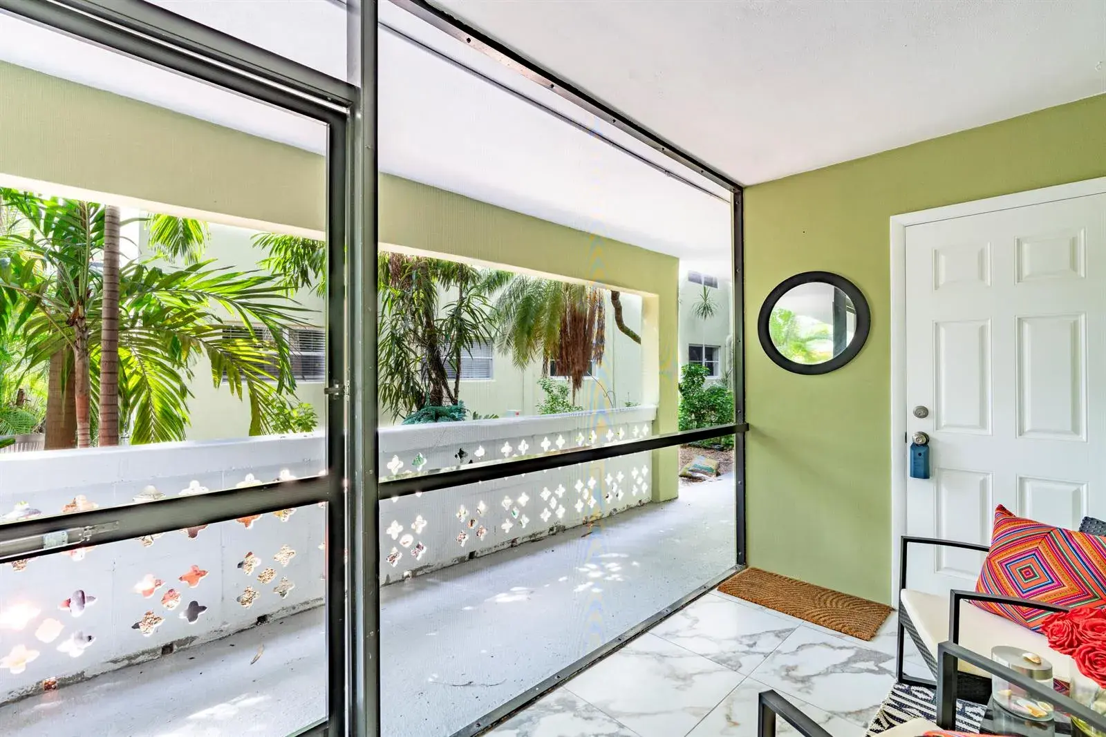 1 bedroom 1 bath Residential for sale at 1425 Arthur Street # 111B, Hollywood FL 33020