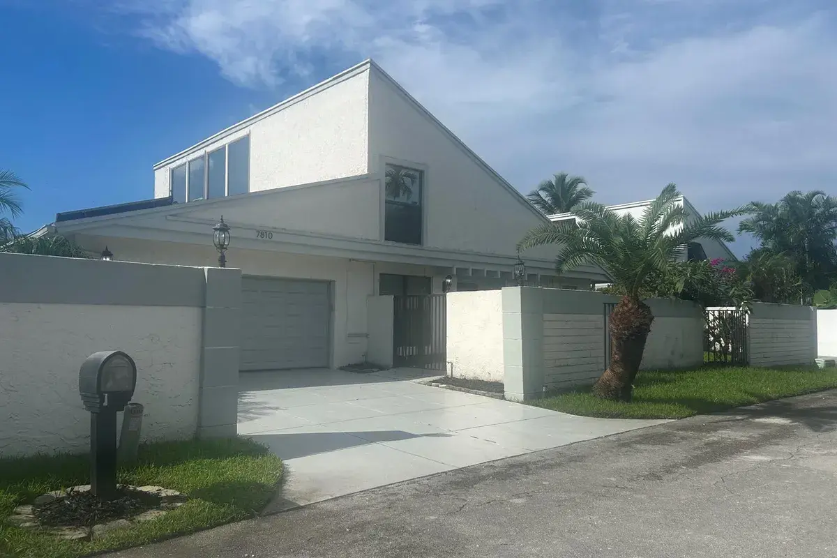 7810 NW 4TH Street, Plantation FL 33324