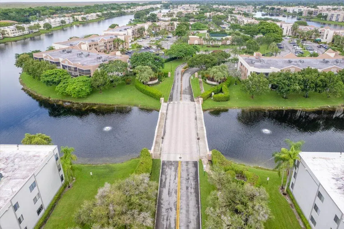 2 bedroom 2 bath Residential for sale at 7501 Fairfax Drive, Tamarac FL 33321