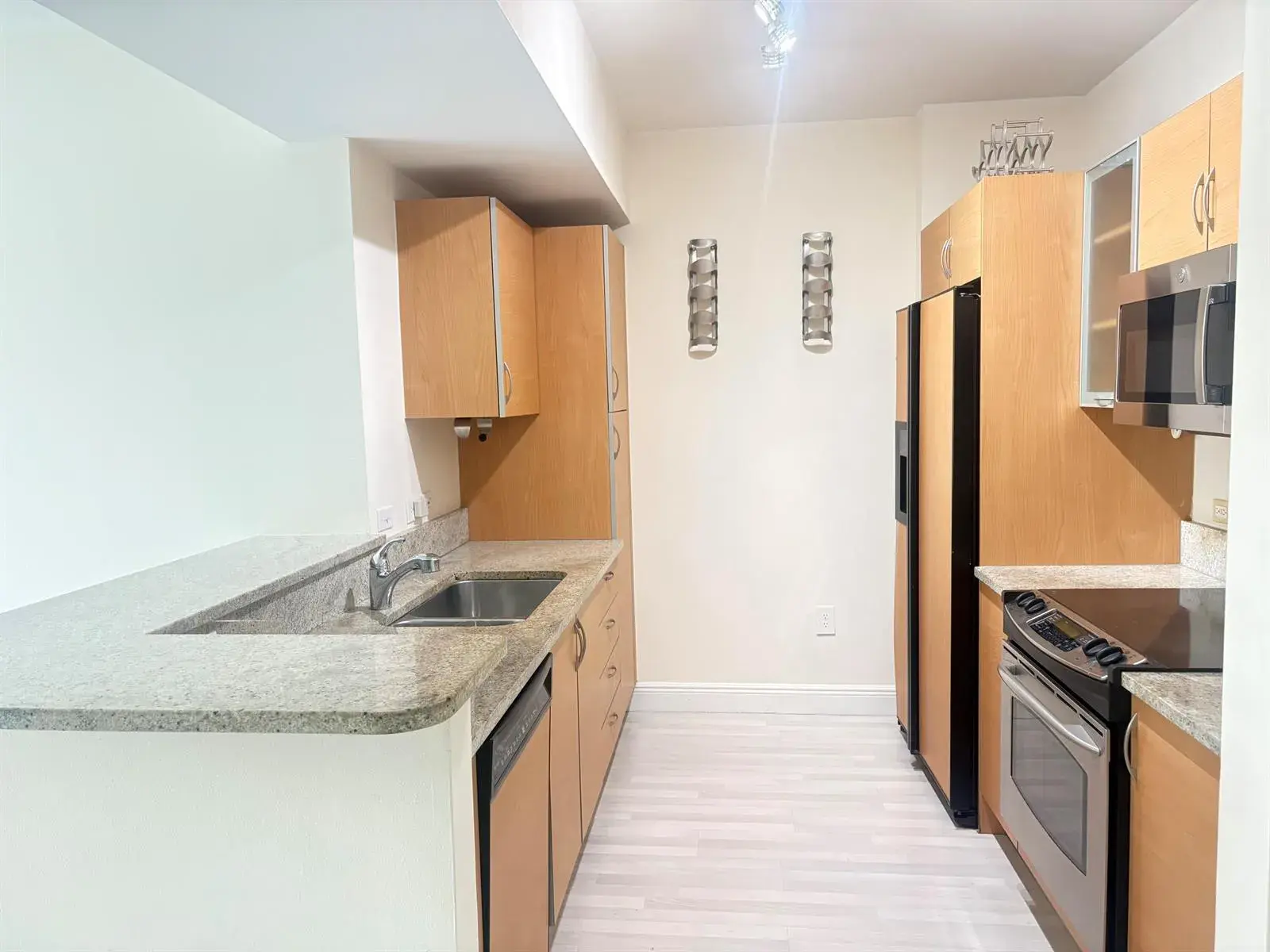 2 bedroom 2 bath Residential Lease for rent at 2775 NE 187TH Street # 325, Aventura FL 33180
