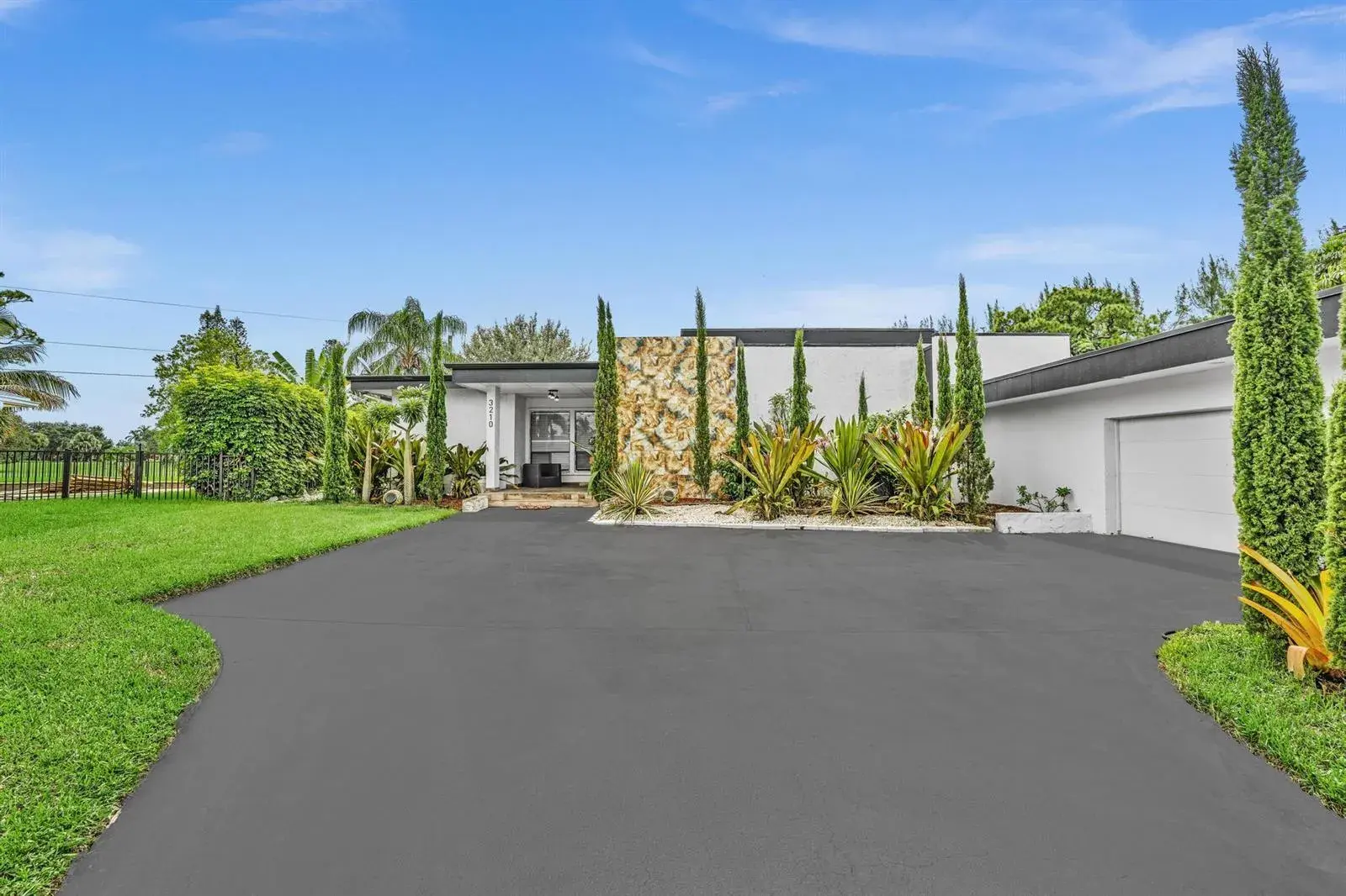 5 bedroom 4 bath Residential for sale at 3210 Medinah Circle E, Lake Worth FL 33467