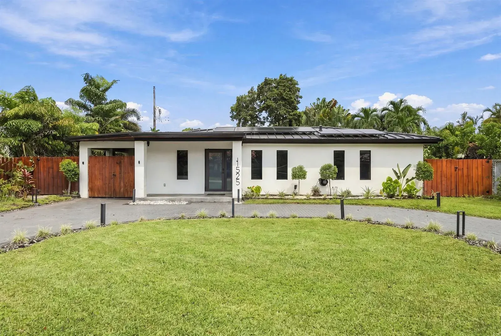 2 bedroom 2 bath Residential for sale at 1525 NE 27TH Street, Wilton Manors FL 33334