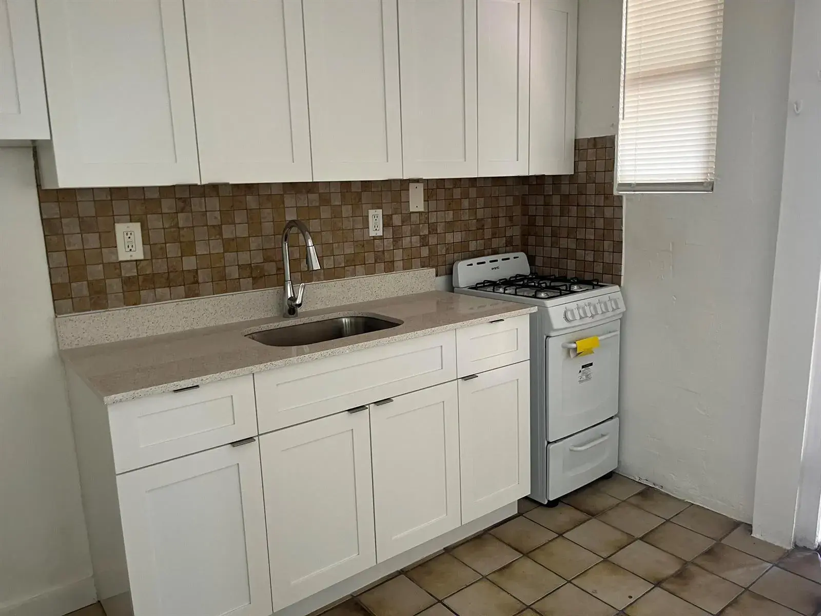 1 bedroom 4 bath Residential Lease for rent at 1844 TAFT Street # 5, Hollywood FL 33020