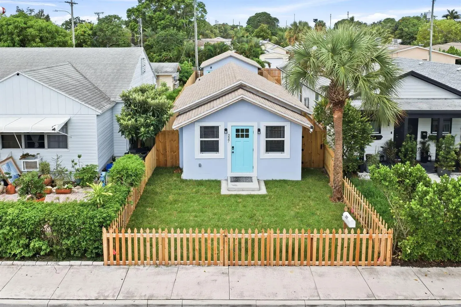 3 bedroom 3 bath Residential for sale at 227 S E Street, FL 33460