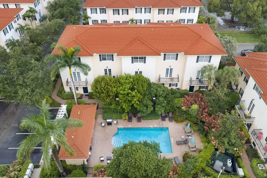 3 bedroom 3 bath Residential for sale at 2502 N DIXIE Highway # 39, FL 33460